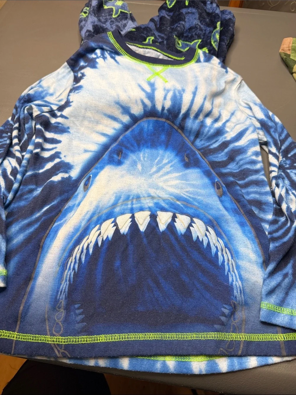 Kid’s Pajama bundle. Sharks 🦈 and Jurassic World 🦖 Size: Med/8